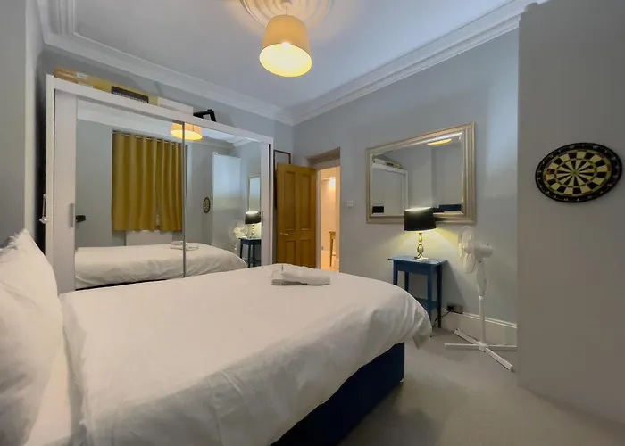 Hyde Park Haven By Urban Retreats